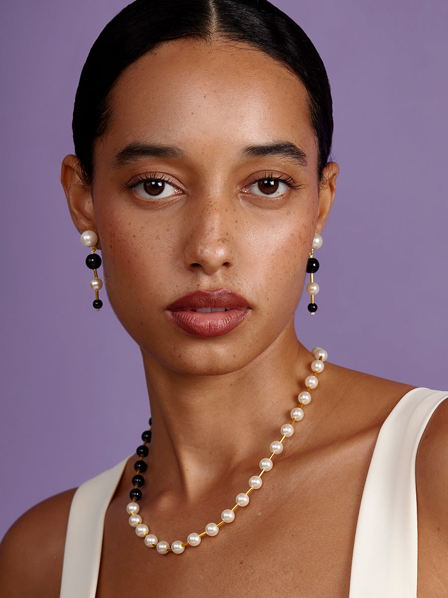 Black and White Pearl Beaded Magnetic Necklace