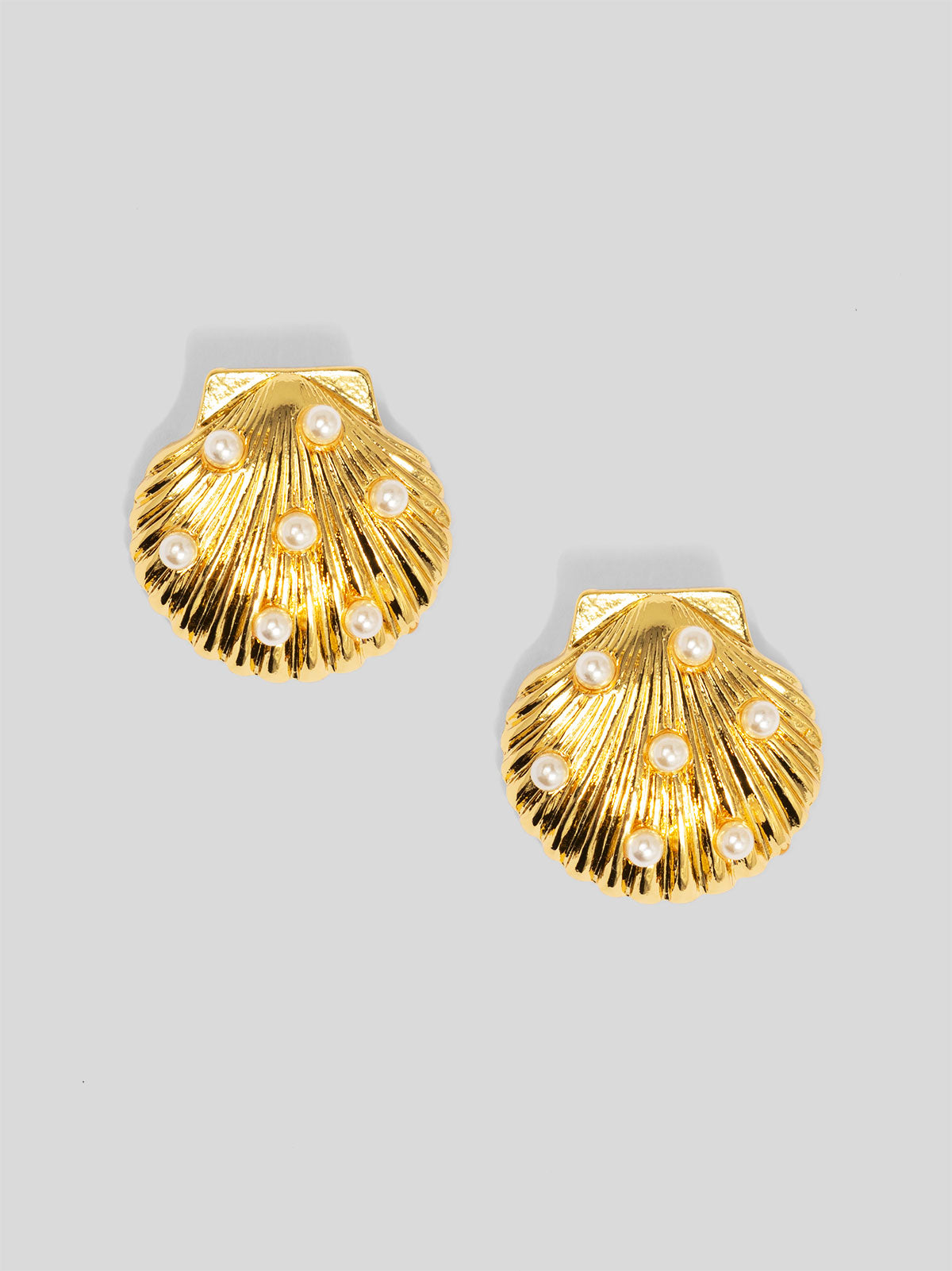 Pearly Shell Stud Earring