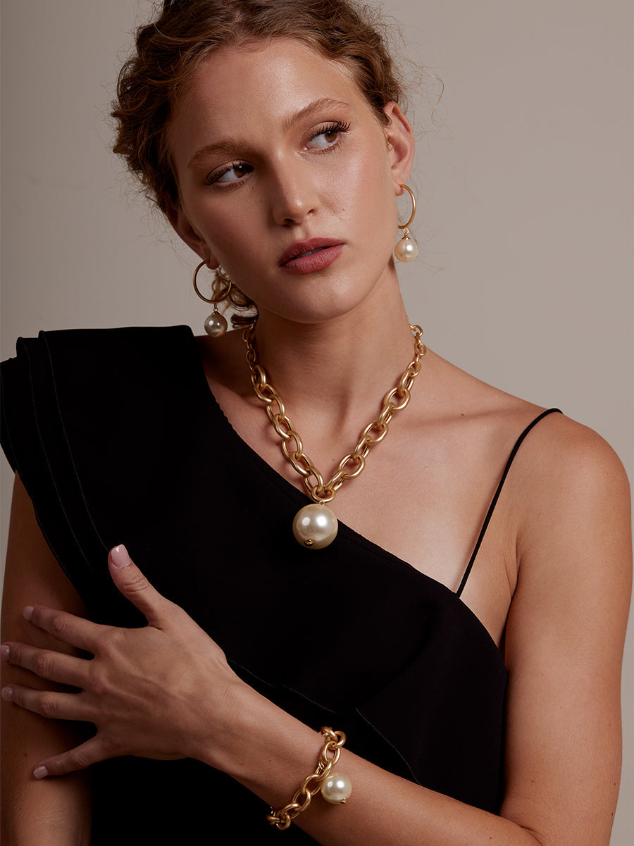 Oval Link Pearl Charm Collar Necklace