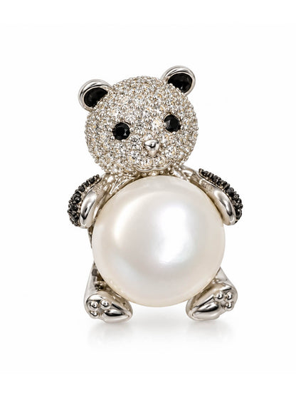 A Pearl to Hold, A Brooch to Treasure
