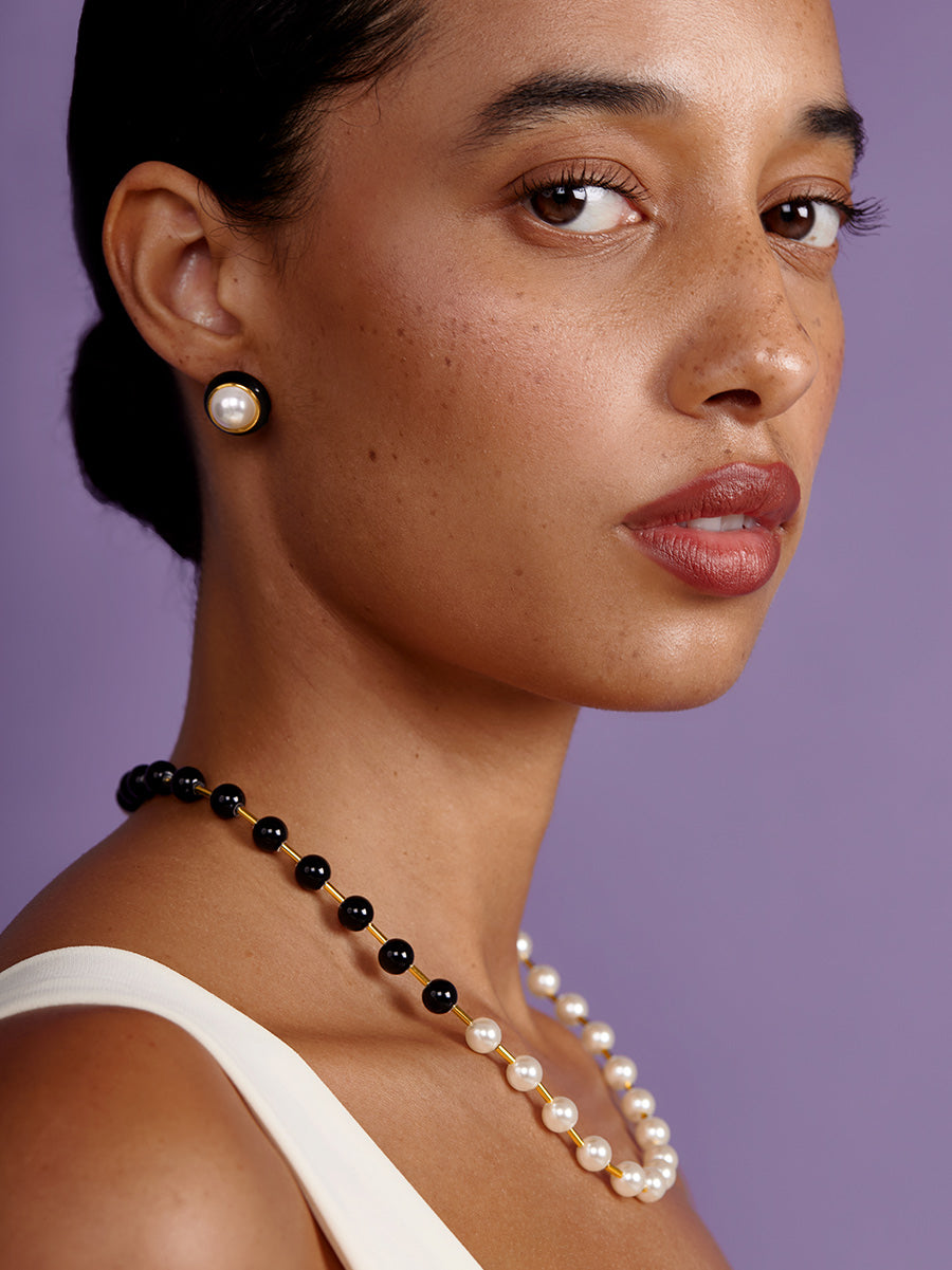 Black and White Pearl Beaded Magnetic Necklace