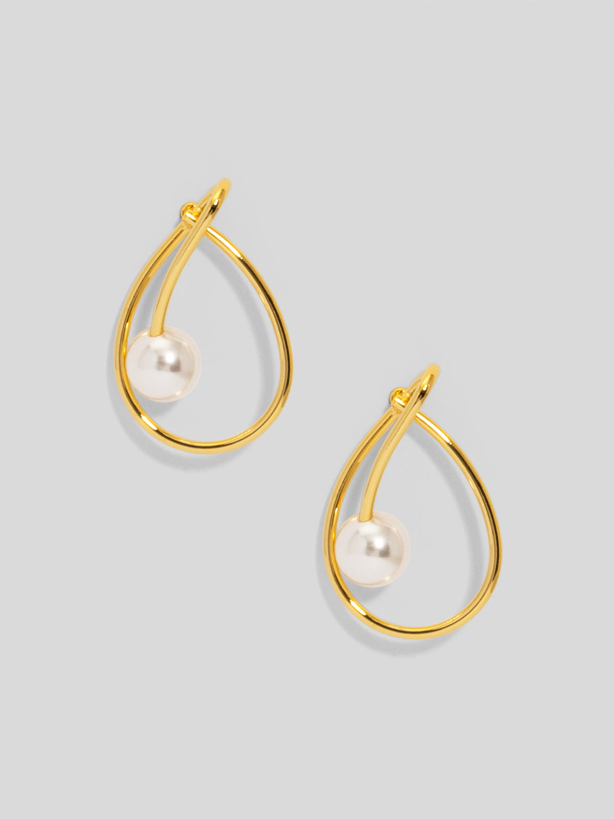 Oval Knotted Pearl Stud Earring