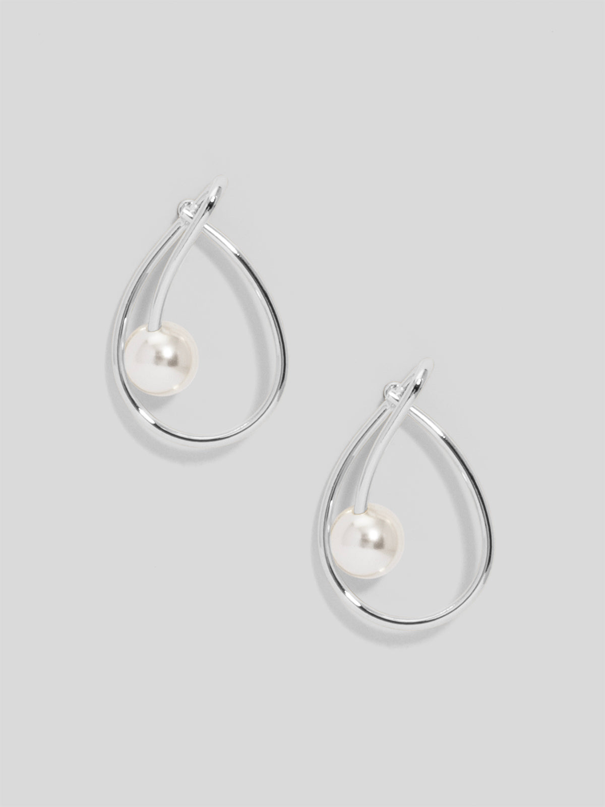 Oval Knotted Pearl Stud Earring