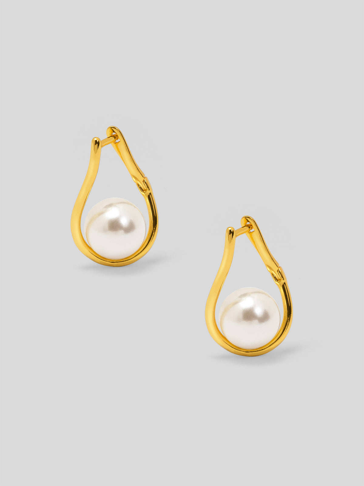 Twisted Teardrop Pearl Earring