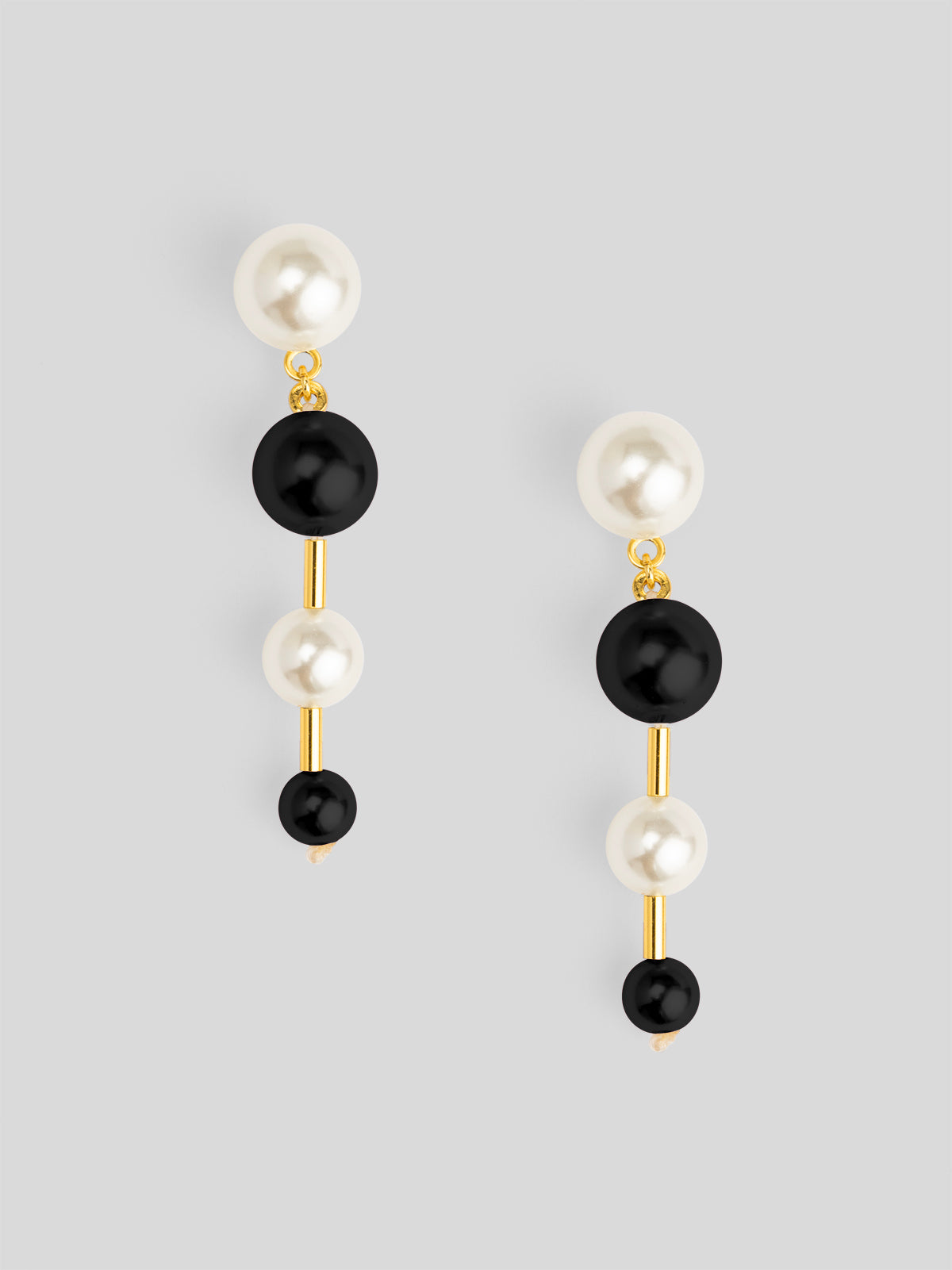 Black and White Graduated Pearl Drop Earring