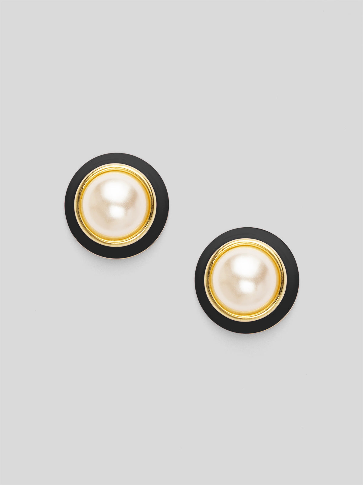 Enamel Rim Pearl Stud Earring