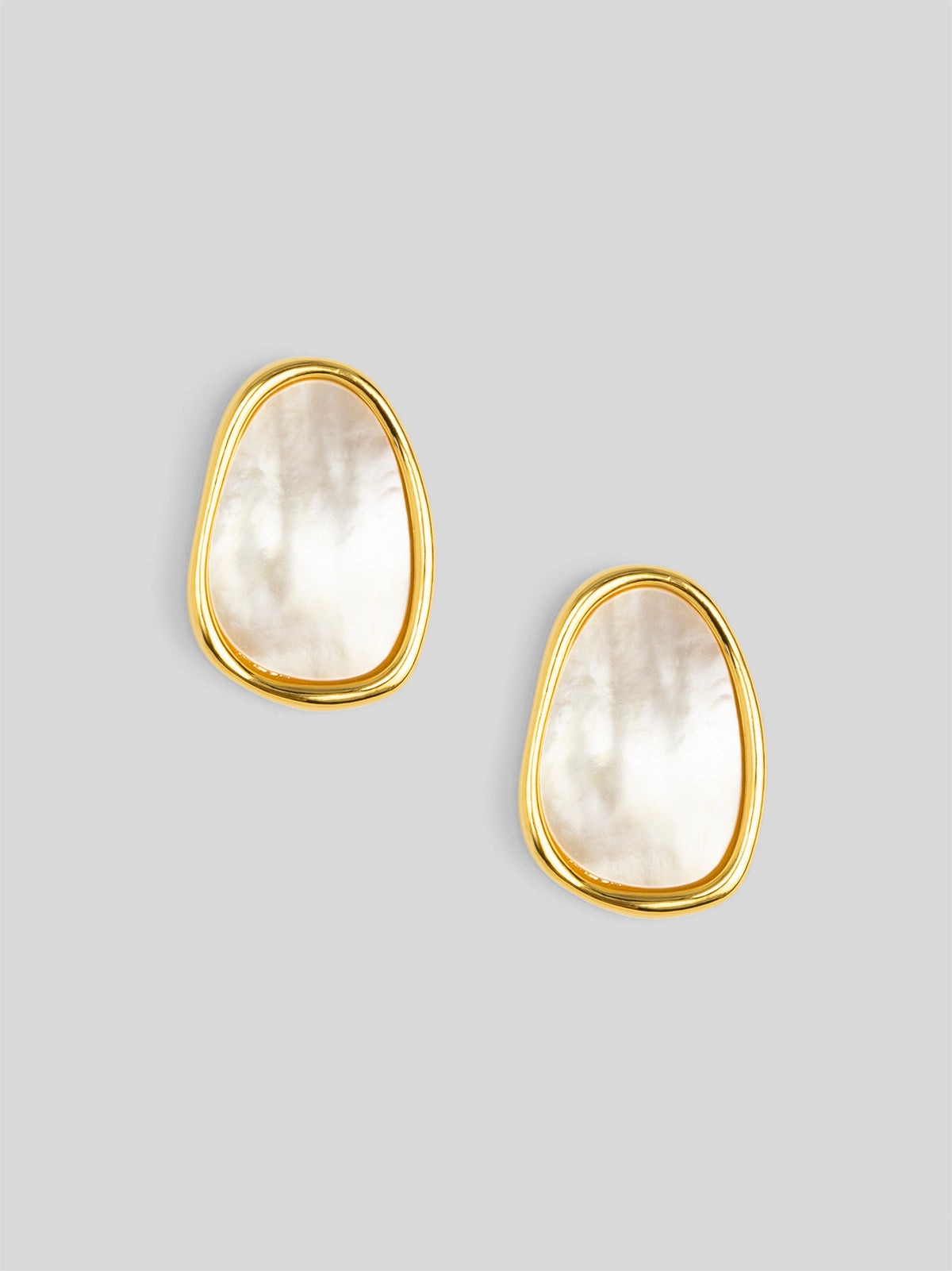 Sea Light Pebble Mother Of Pearl Stud