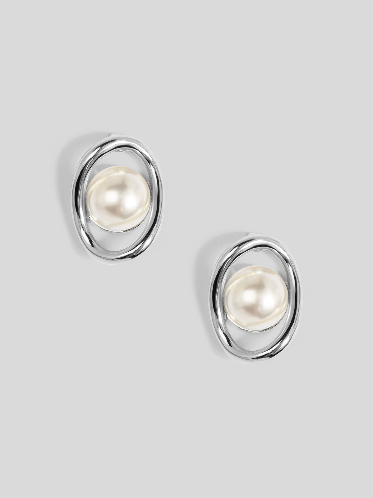 Twisted Orbit Pearl Stud Earring