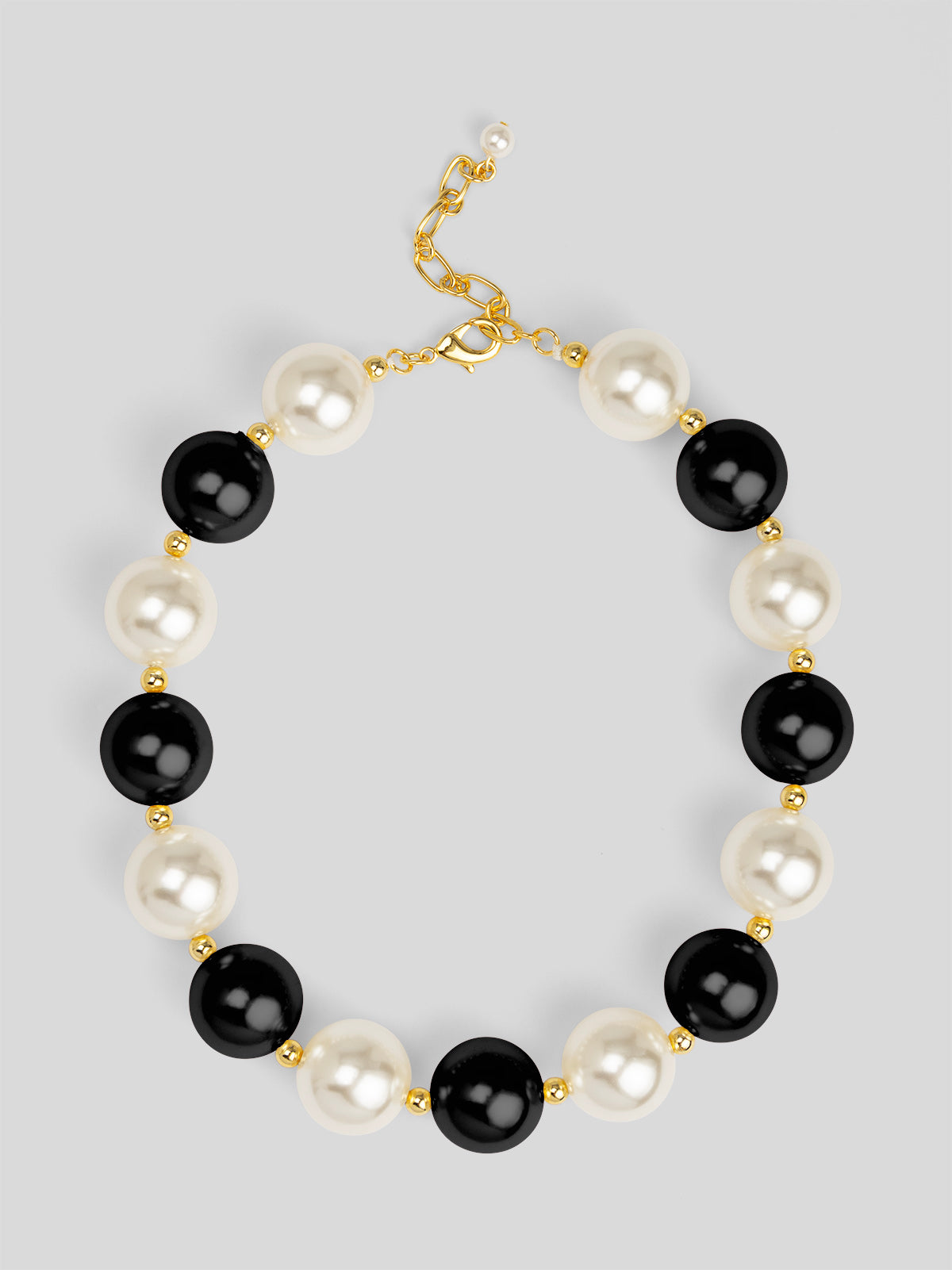 Oversized Pearl Collar Necklace