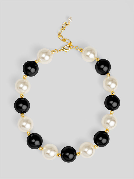Oversized Pearl Collar Necklace
