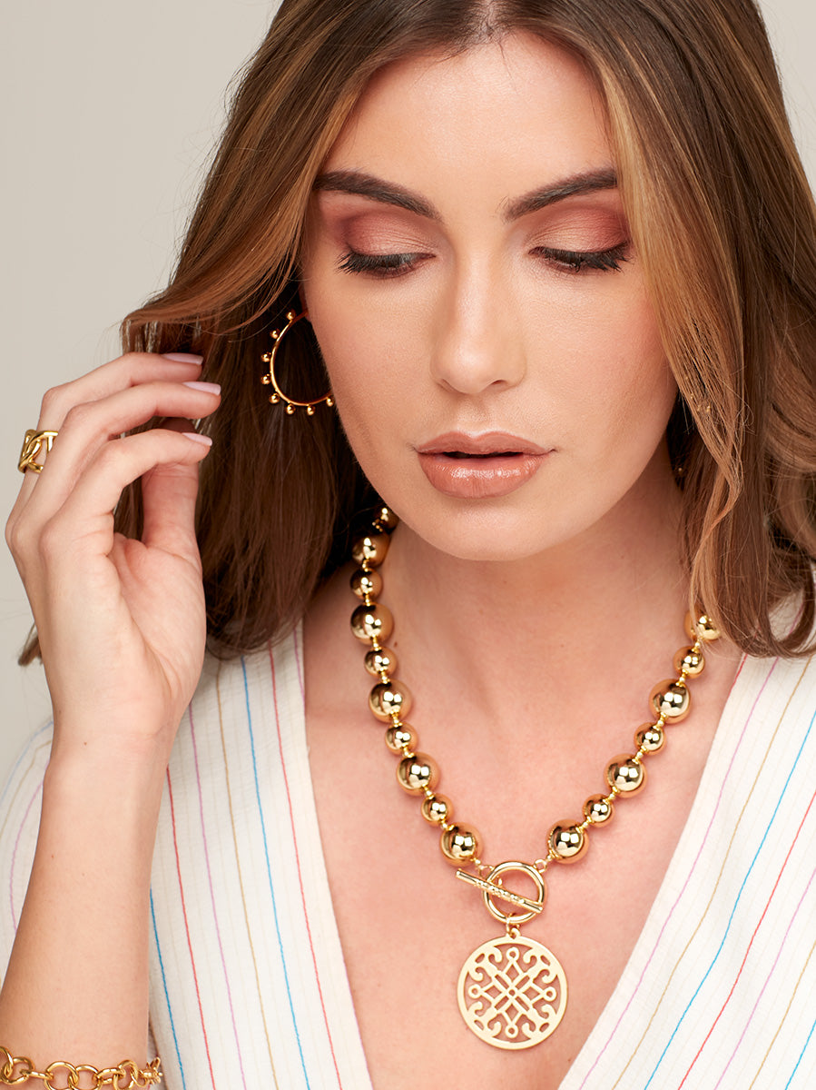 Metal Ornate Pendant Necklace