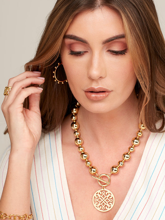 Metal Ornate Pendant Necklace
